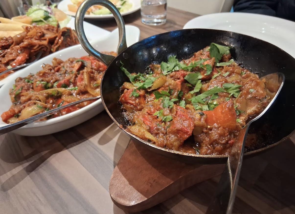Slow-cooked chicken karahi
